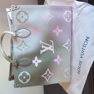 Louis Vuitton Monogram Giant Spring In The City On The Go MM in Sunset Khaki